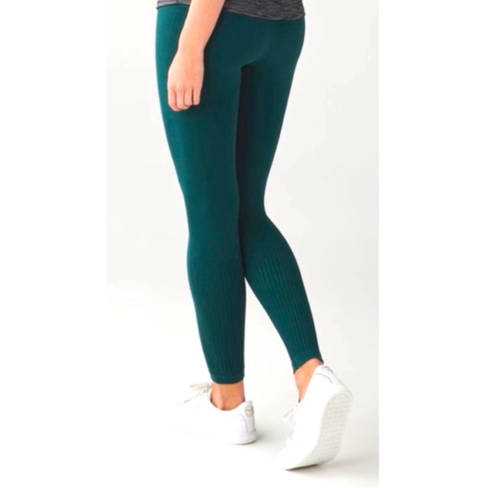 lululemon Flow & Go Tight 24”